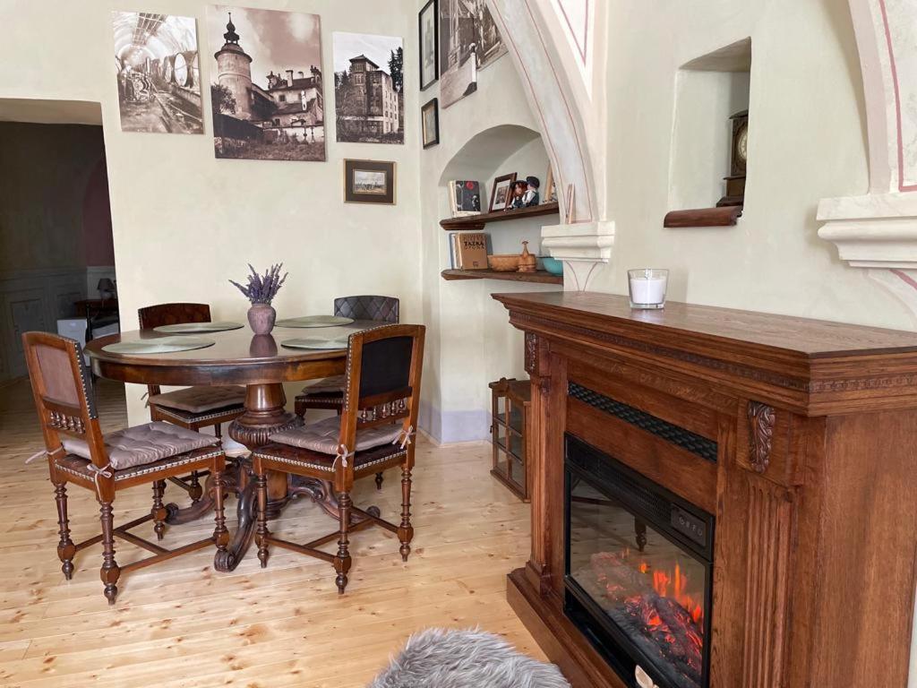 Banská Štiavnica Apartman V Studni Na Streche מראה חיצוני תמונה