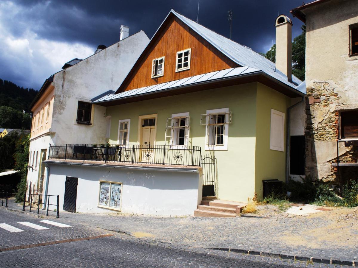 Banská Štiavnica Apartman V Studni Na Streche מראה חיצוני תמונה